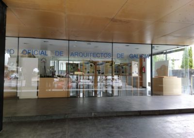 Vista exterior da exposición na Delegación do COAG de Lugo